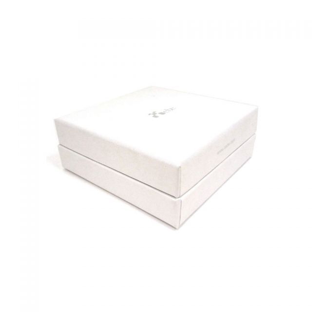 <p>如何為您的禮品選擇合適的包裝，在預算中為專屬的禮品傳達具有廣告效益的品牌概念，進而為禮品產生加分的效果？集比根據不同的產品設計，為客戶的客製化商品提供工業包裝、標準包裝，以及量身訂做客製化包裝設計，同時也為您的商品創造更高的市場價值。集比不僅為客戶的客製化商品提供包裝設計的執行操作與專業訊息，同時也給予專業建議、設計過程的逐步說明及對於利害關係者的重要見解、設計流程與生產步驟。<br />
<br />
商品包裝，最重要的就是要能夠呈現出商品的特性，也就是外在視覺感與內容品質是一致的。其次就是要求其美觀與獨到搶眼的吸引力。而在現今競爭激烈時代下，包裝的一個小細節就是畫龍點睛的關鍵。</p>

<p>● 工業包裝：托盤蜂巢包裝、OPP袋。</p>

<p>●&nbsp;標準包裝：小白盒、名片套、牛皮紙盒、標準紙盒、PVC盒、PVC帶磁扣盒、馬口鐵盒、純手工禮盒、夾鍊袋。</p>

<p>●&nbsp;客製化包裝設計：以摩登潮流、俏皮逗趣、都會時尚、古典、實用功能感與復古風等，用不同風格訴求設計彩盒、精品手工盒、以及提袋包裝，為客戶帶來更高的商品價值。</p>

<p>&nbsp;</p>

<div>&nbsp;</div>

<p>&nbsp;</p>
